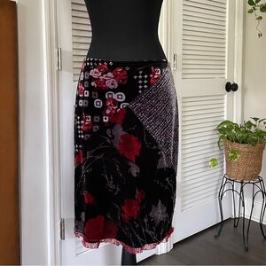 Vintage 90s/Y2K Red & Black Velvet-y Skirt